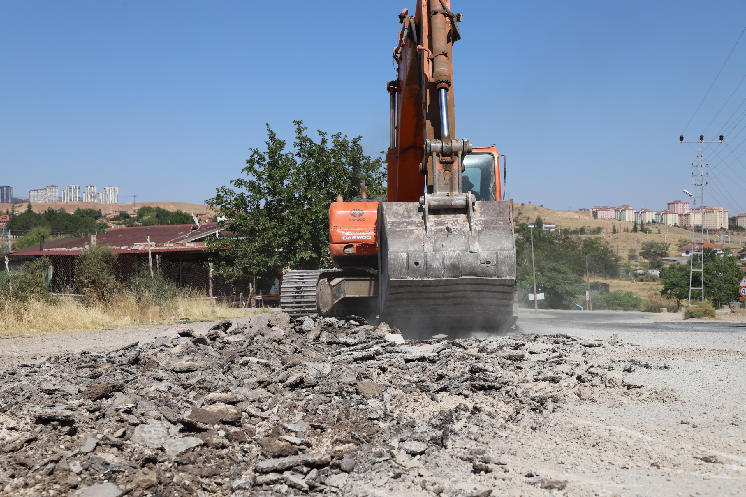 acisu-aile-mezarligina-ulasimi-saglayan-yolda-yapim-calismalarimizi-baslattik